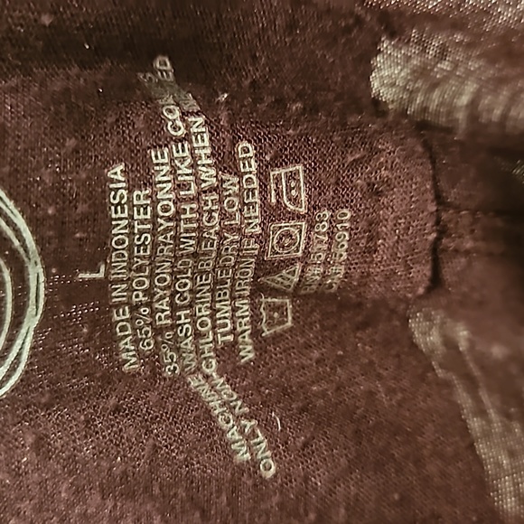 Maurices 24/ 7 Women Top Size L Purple W Silver Mixed, Cross String Around Neck - Picture 6 of 8